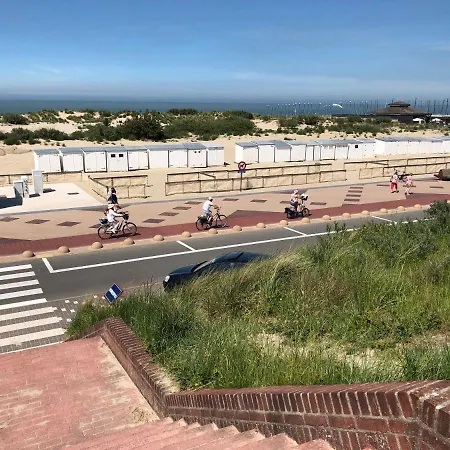 Luxueus Nieuw Zonnig Hoekappartement Seaview Heldenplein - Ruime Garagebox - 2 Fietsen Apartament Knokke-Heist