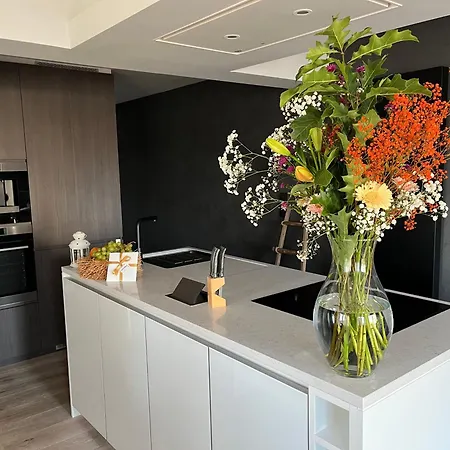 Luxueus Nieuw Zonnig Hoekappartement Seaview Heldenplein - Ruime Garagebox - 2 Fietsen Apartament Knokke-Heist